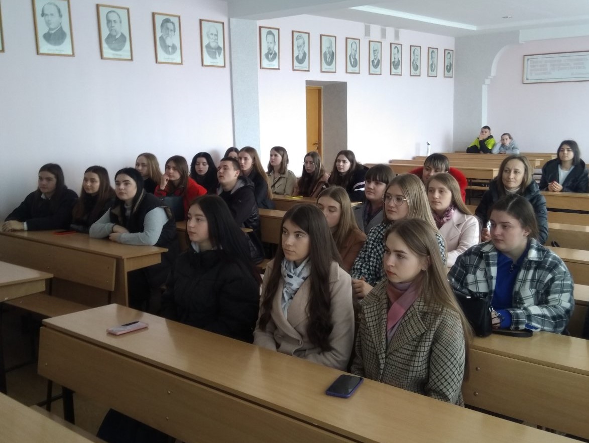 Під час зустрічі з деканом та вкикладачами факультету